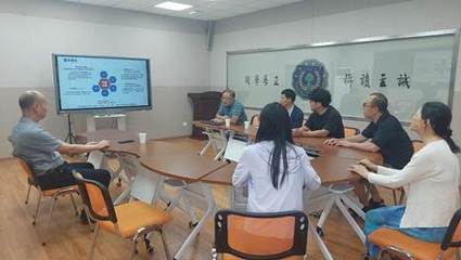 趙正雄副校長(zhǎng)深入現(xiàn)代教育技術(shù)中心調(diào)研，強(qiáng)調(diào)技術(shù)推廣服務(wù)助力學(xué)校信息化發(fā)展